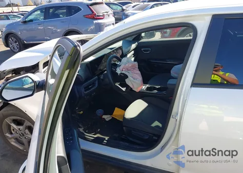 2025 Kia K4 Lxs z USA, uszkodzony, nr VIN 3KPFT4DE6SE058896